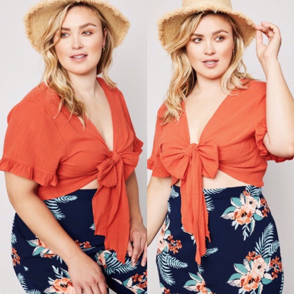 PLUS SIZE!!! Front Tie Crop Top